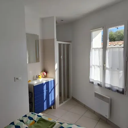 Maison Flottaise Chaleureuse 펜션 *