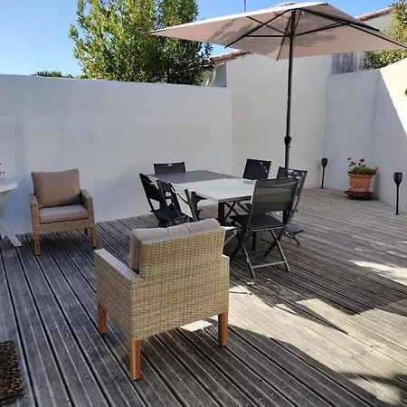 Maison Flottaise Chaleureuse 펜션 *